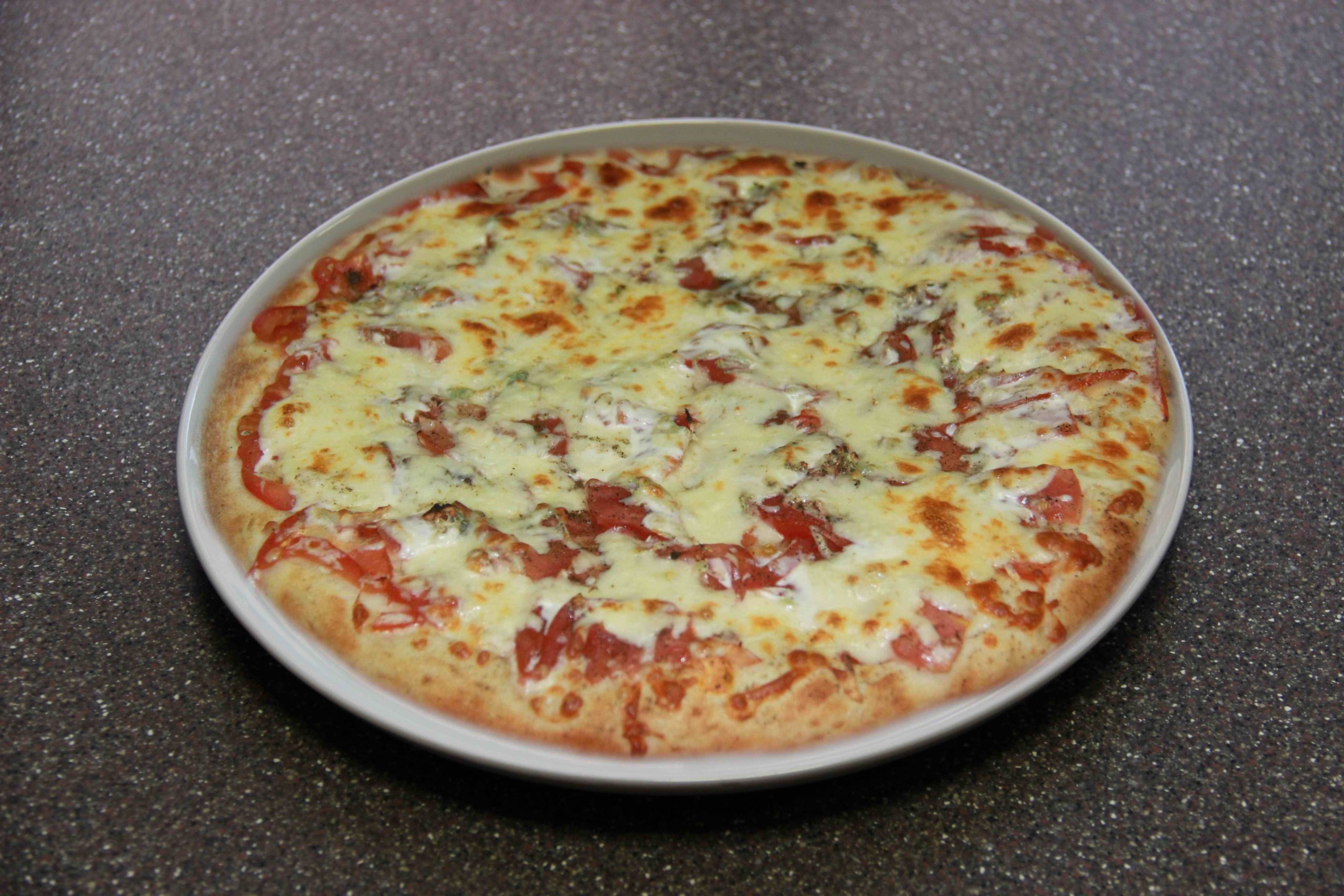 Рецепт Пицца с печеным чесноком и камбозолой